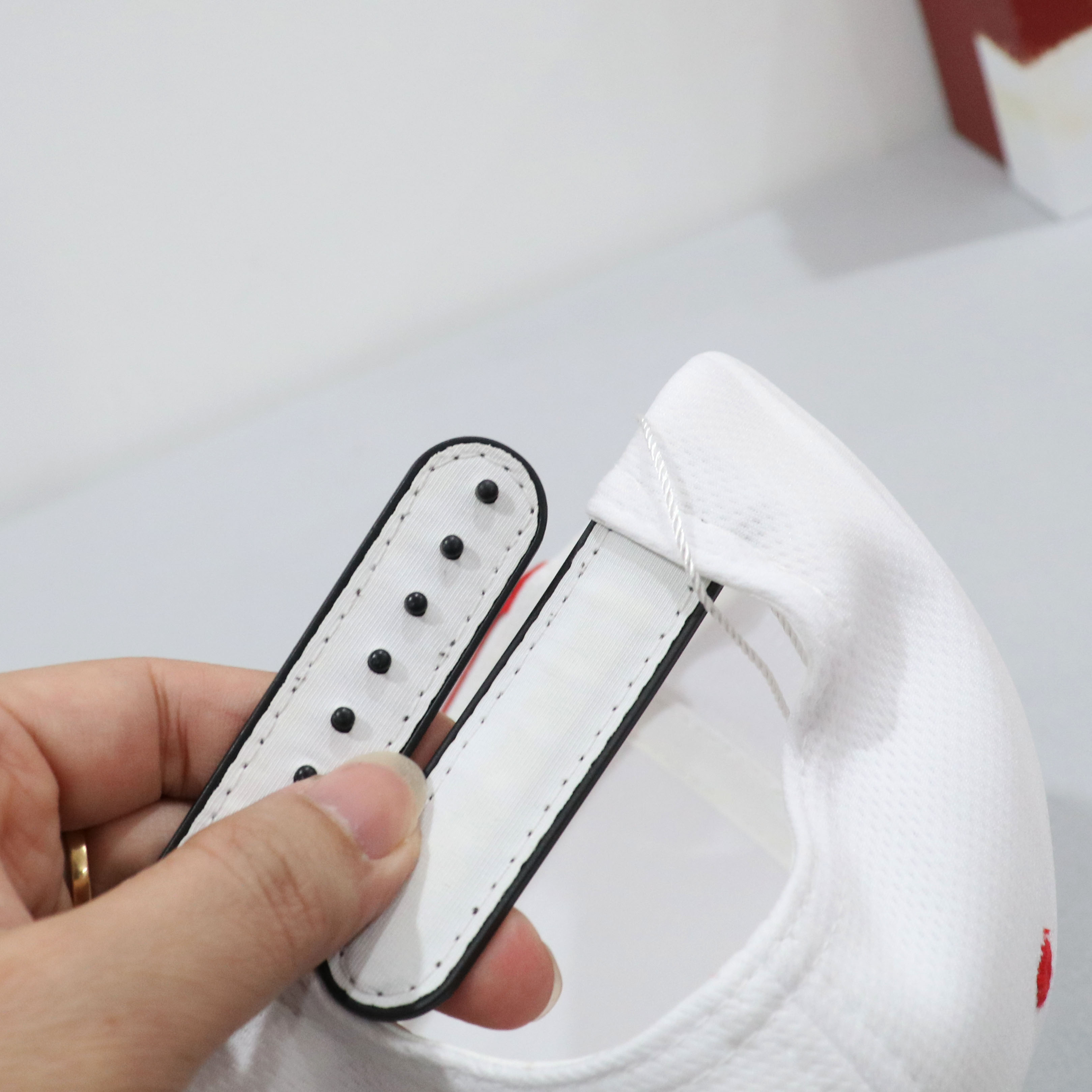 Nón Snapback NHS Trắng Viền Đỏ - Điểm Nhấn Là Bạn.