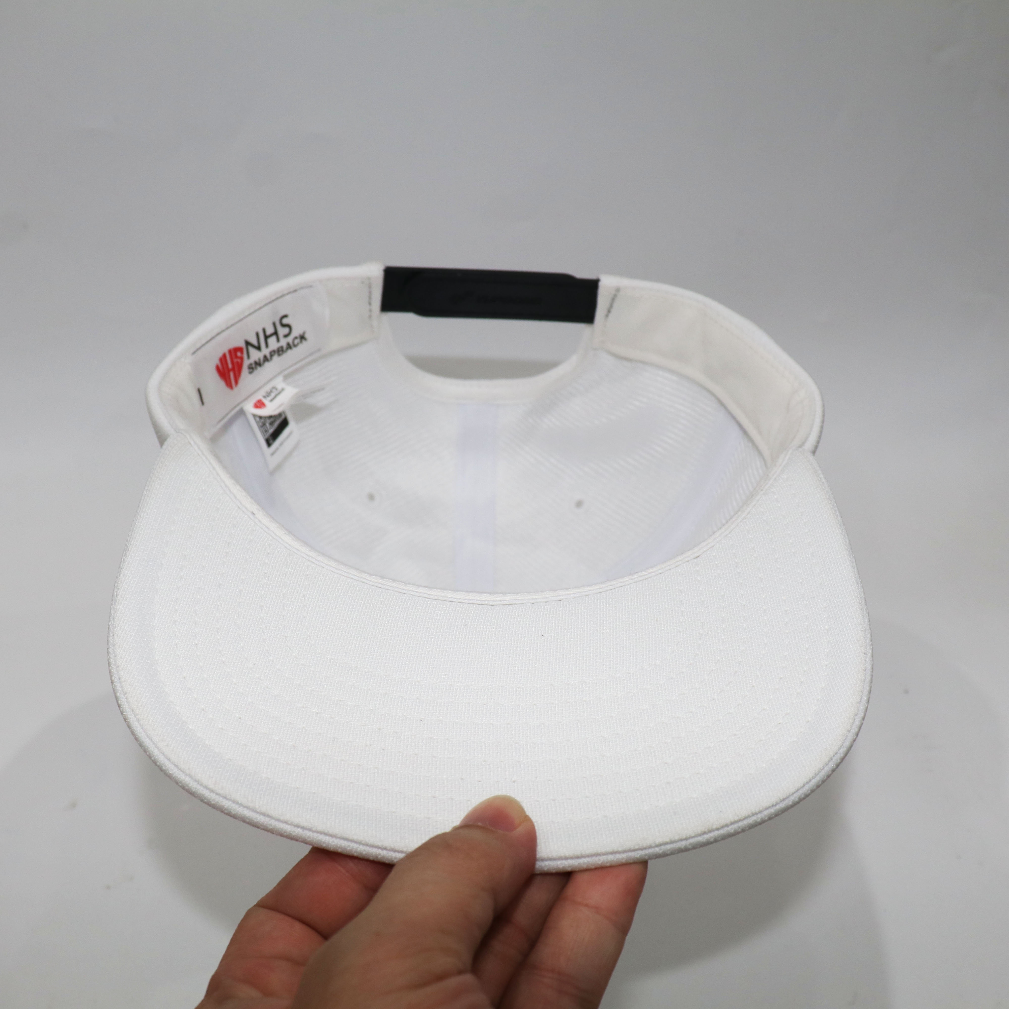 Nón Snapback NHS Under Trắng - Hoàng Tử Paris UnderT_BN.