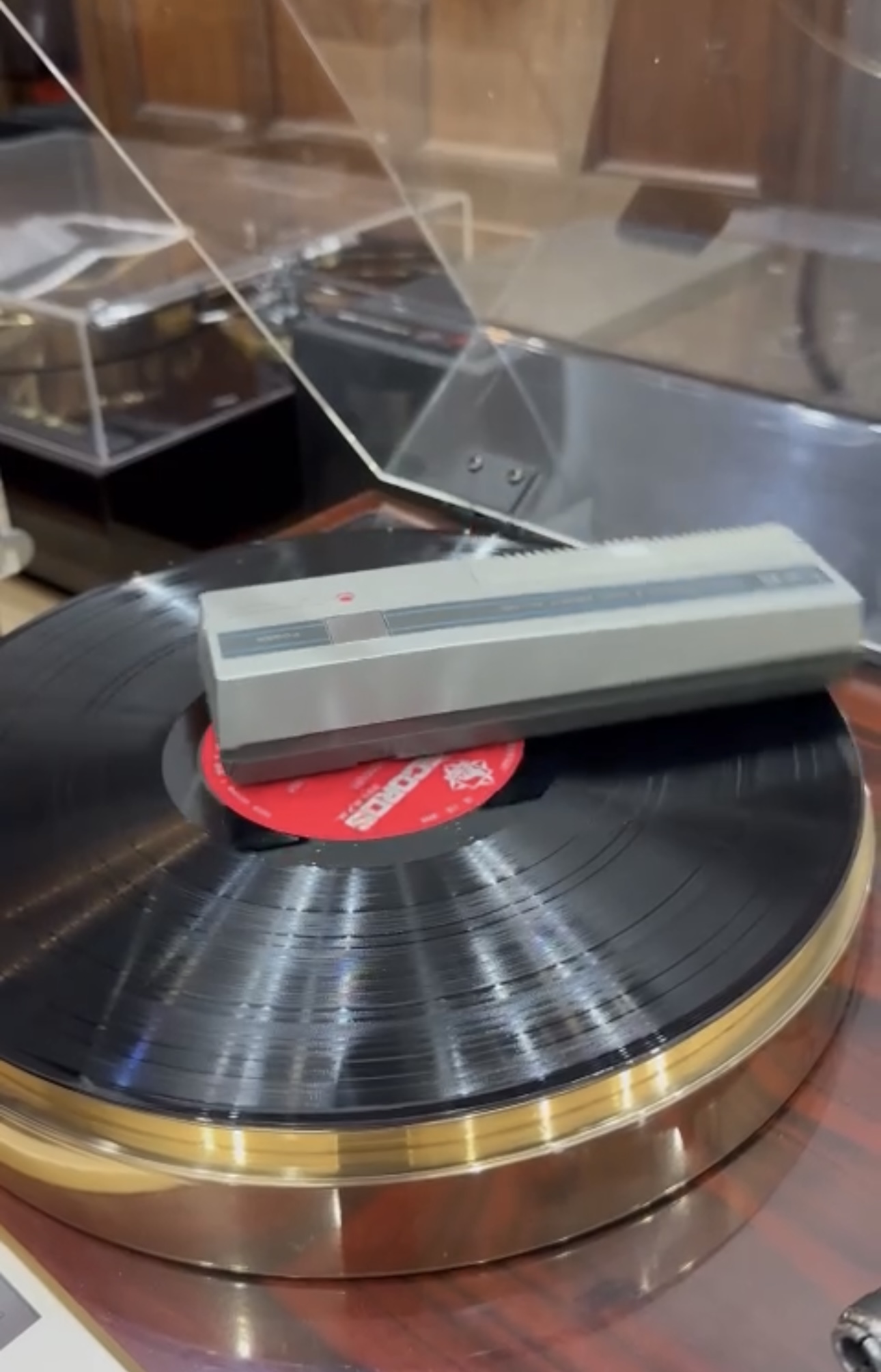 ad-095-may-khu-tu-lam-sach-dia-than-cao-cap-cong-nghe-nhat-ban