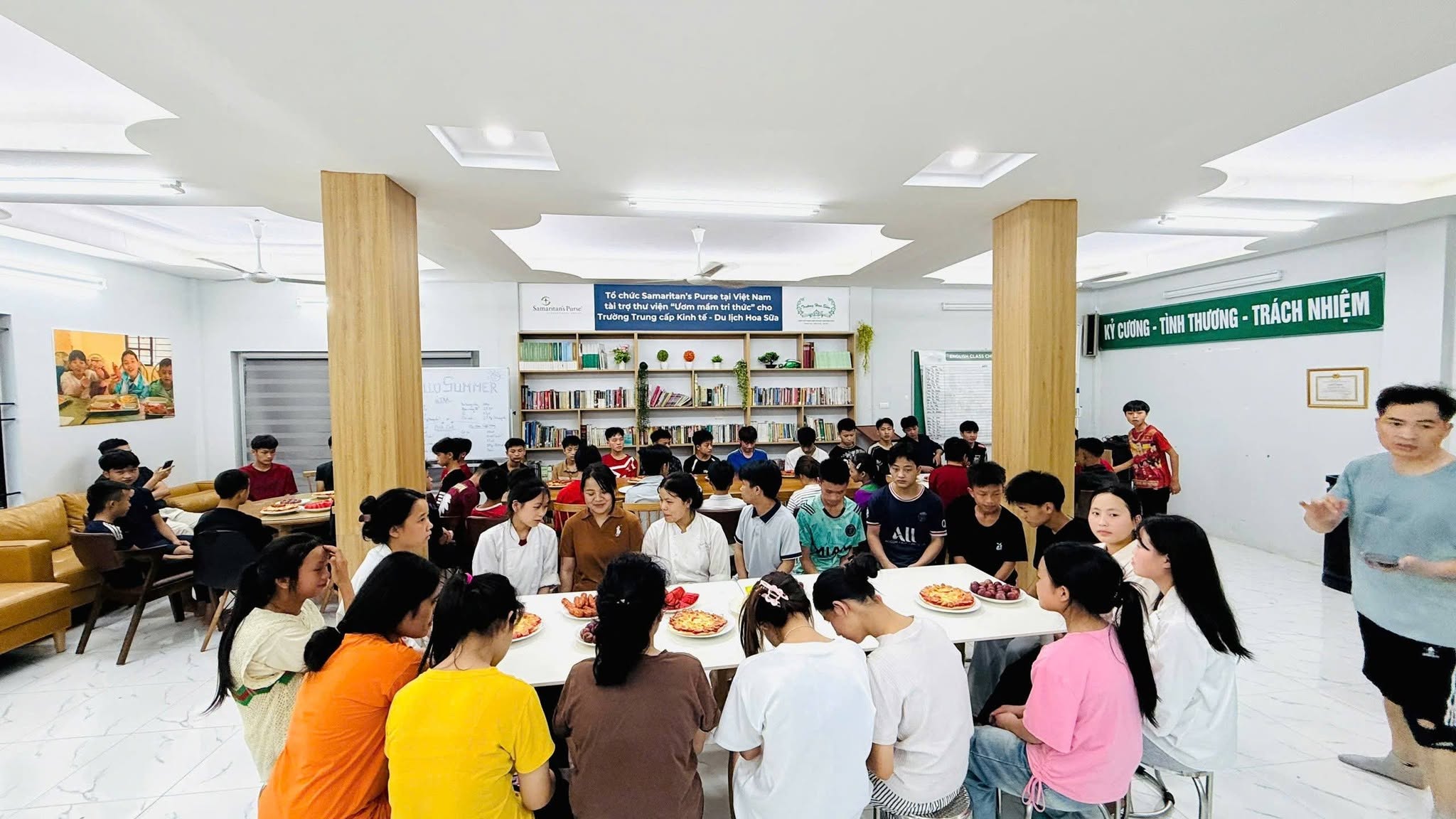 RỘN RÀNG TIẾNG CƯỜI TRONG NGÀY TẾT THIẾU NHI 1/6 TẠI TRƯỜNG HOA SỮA