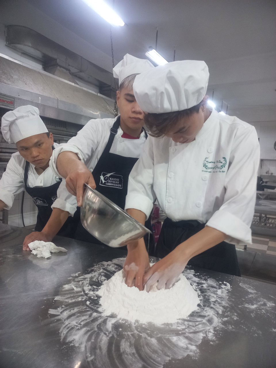 MÓN PIZZA CỦA LỚP CHẾ BIẾN MÓN ĂN ÂU