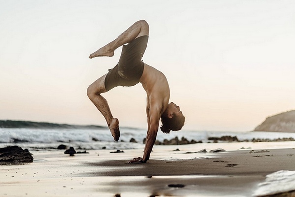 Này các chàng trai! Đây là 5 lý do đàn ông nên tập Yoga