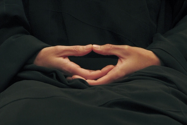 Dhyana Mudra - Ấn này là gì và được sử dụng như thế nào?