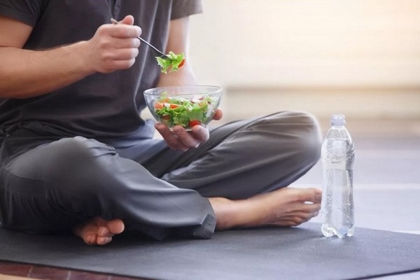 Ăn thịt có phải là tội lỗi trong Yoga? Thảo luận về chế độ ăn kiêng Yoga