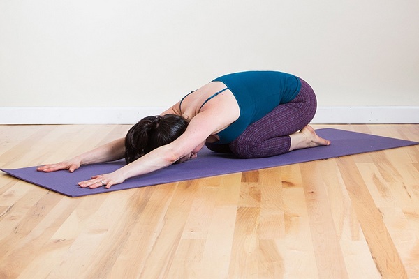 Tập yoga thế nào trong ngày “đèn đỏ”?