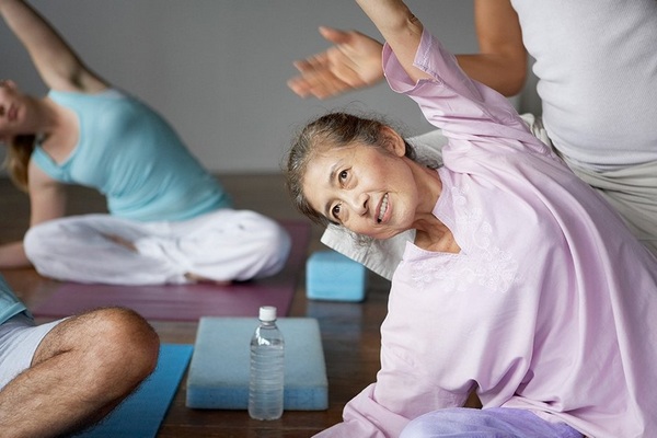Yoga cho độ tuổi trên 50 – Lợi ích & thực hành