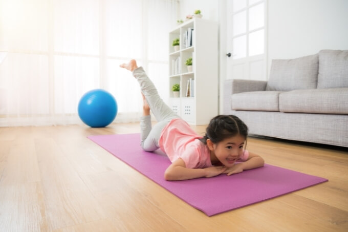 YOGA CHO TRẺ NHỎ - BÀI TẬP MẸ & BÉ - giangyoga