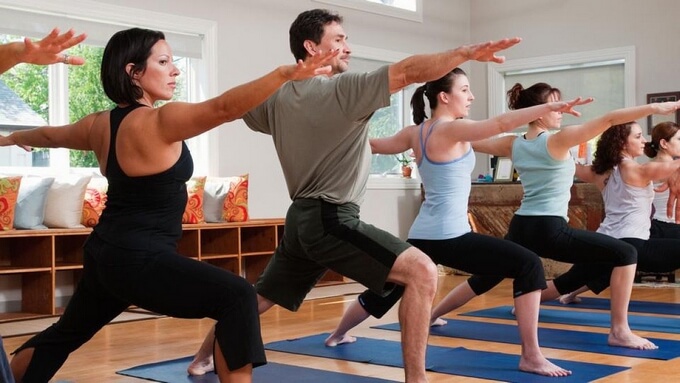 Những lời khuyên dành cho đàn ông trong một lớp học yoga toàn phụ nữ