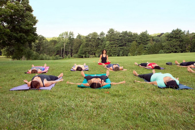 Tư thế yoga xác chết Savasana