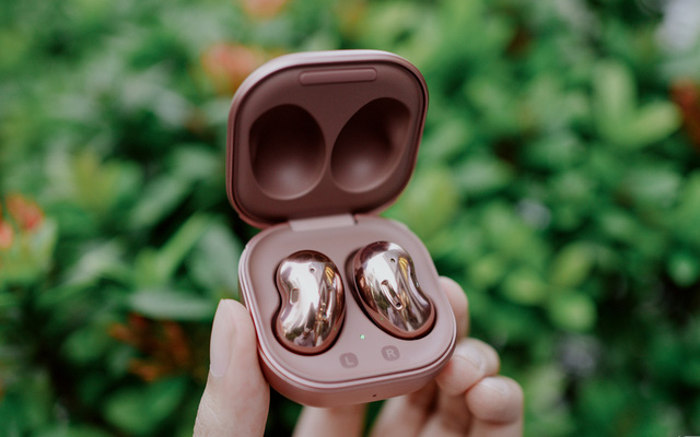 iFixit ‘mổ xẻ’ tai nghe hình hạt đậu Samsung Galaxy Buds Live và khẳng định, nó rất dễ tháo mở và sửa chữa
