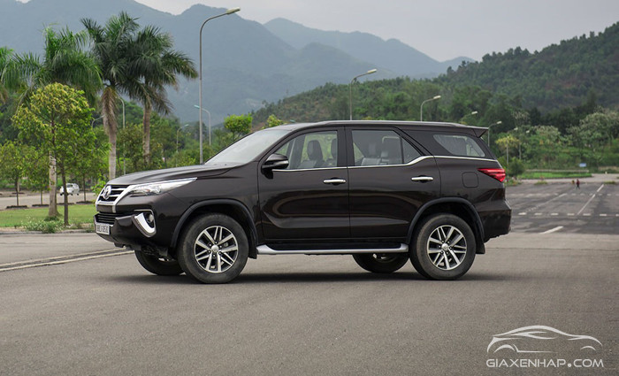 Fortuner: Đường dài 7.000đ/km. Nội thành 1.300.000đ/ngày