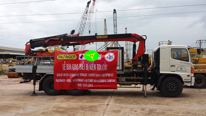 xe nâng người kiểm tra gầm cầu