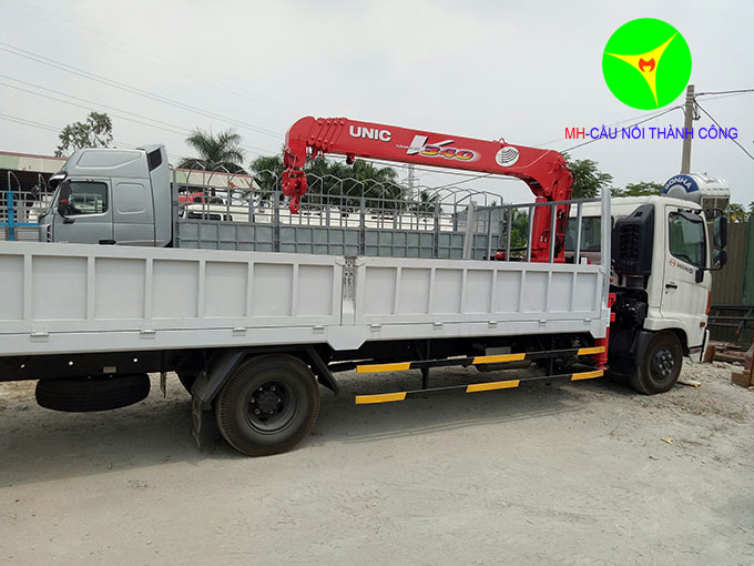 xe tải hino fc gắn cẩu unic 3 tấn 5 đốt