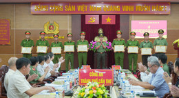 Công an Cần Thơ bắt 38 đối tượng, thu giữ 38kg ma túy và 4 khẩu súng