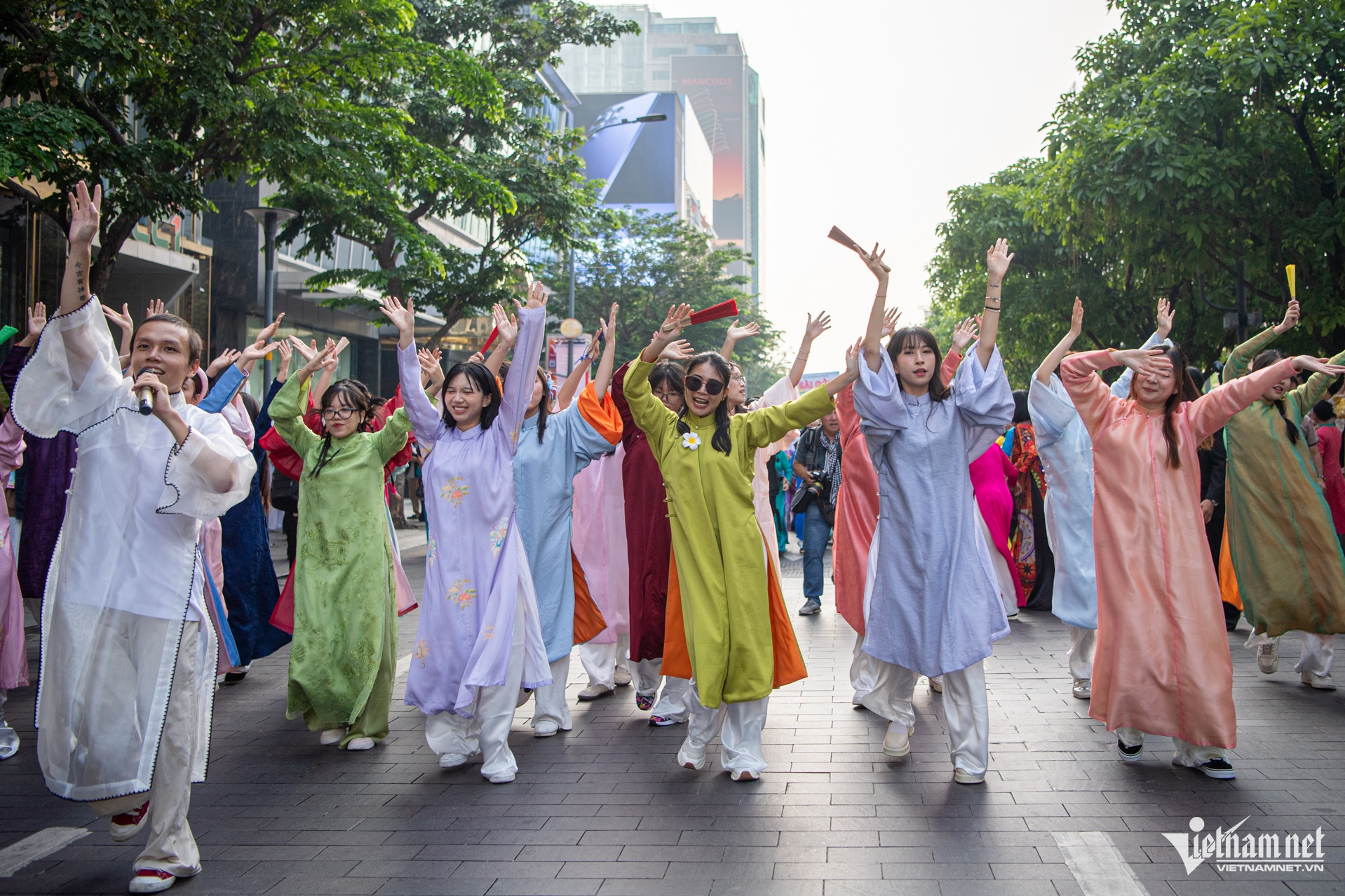 Quốc hội đồng ý có thêm một ngày nghỉ lễ, được hưởng nguyên lương