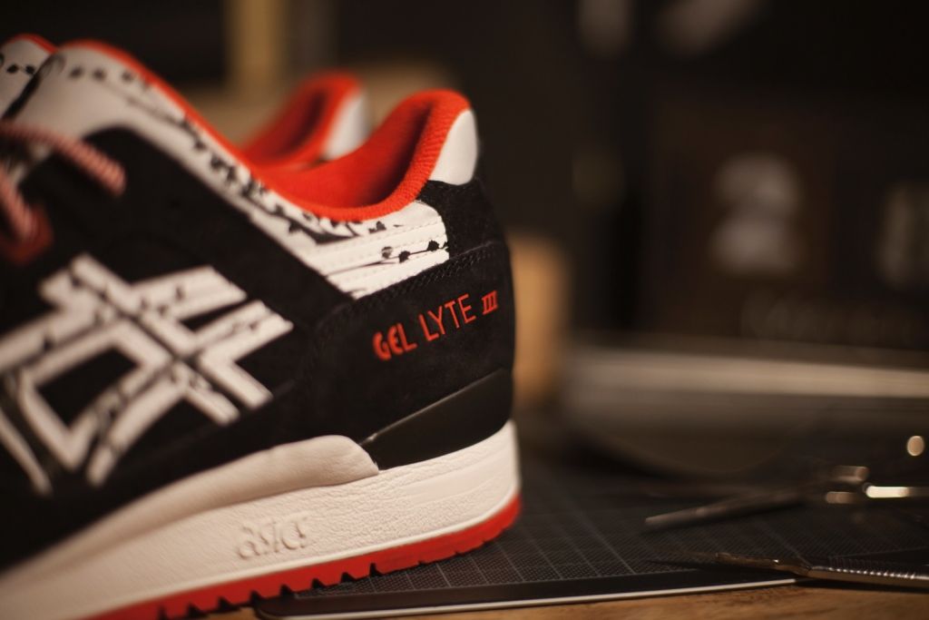 mẫu giày thể thao nam Titolo x ASICS Gel Lyte III “Papercut” - cận cảnh