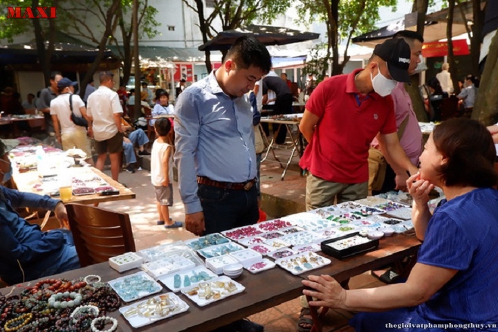Khu chợ buôn bán đá quý giữa lòng Hà Nội chỉ mở phiên một lần trên tuần