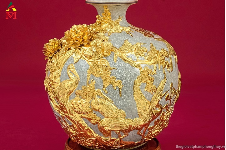 Ý nghĩa thâm trầm của bình hút lộc sơn mài hoa sen