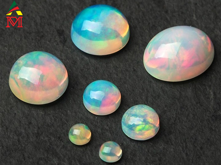 Loại đá opal này thường tạo thành các mạch nhỏ nhiều khi tới 10 cm