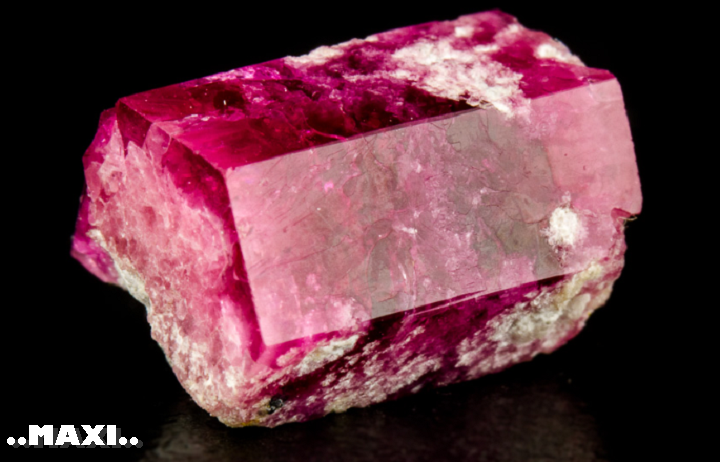 Đá bery có nhiều hình dạng và màu sắc nhưng quý nhất vẫn là màu đỏ