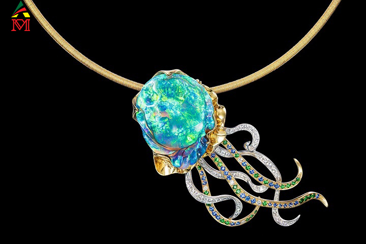 Trang sức đá opal có giá trị cao, và có màu sắc rất đẹp.