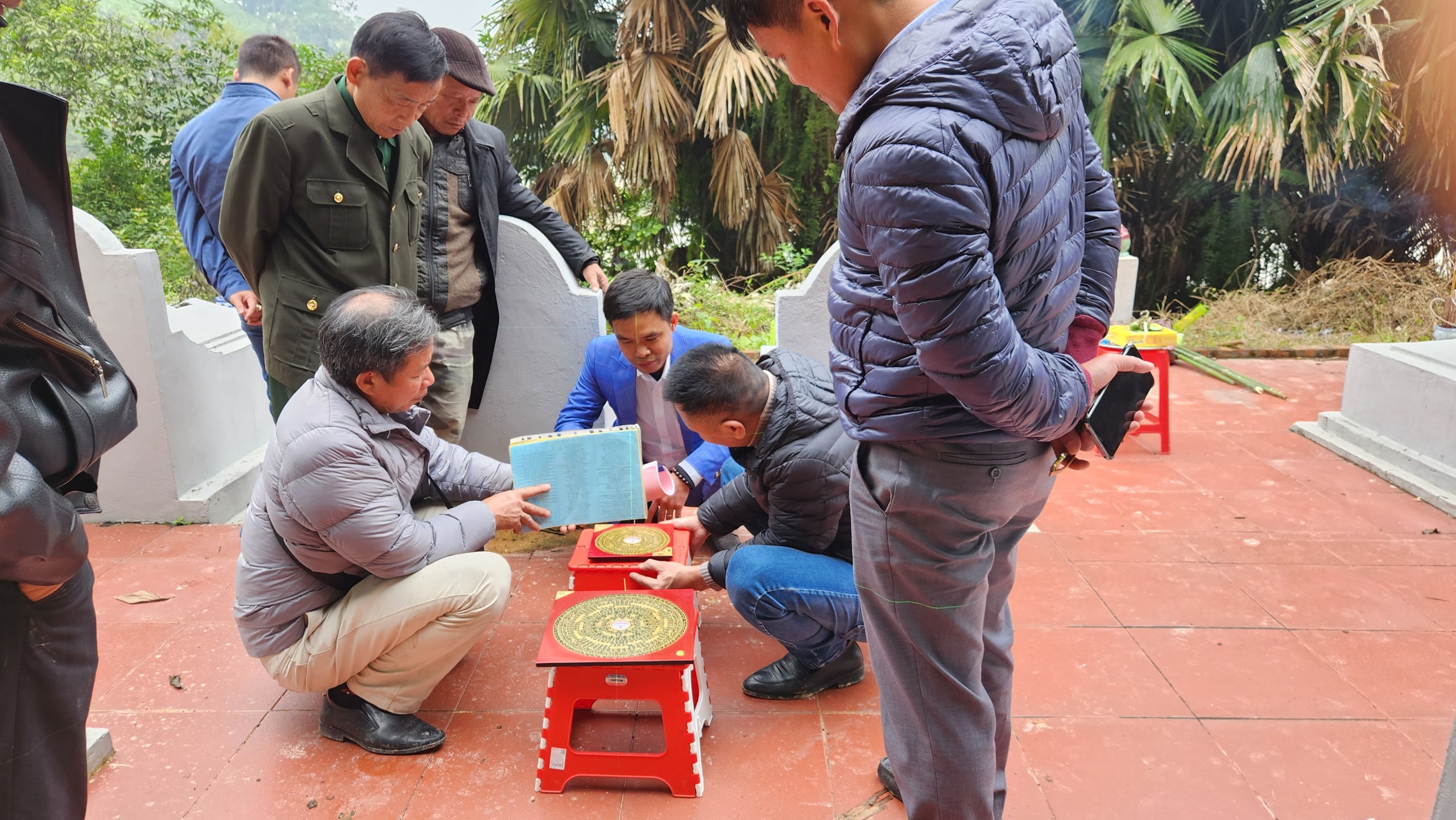 Lớp học phong thuỷ thầy Tạ Hậu