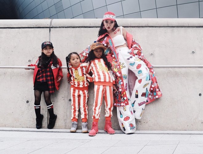 Ai là nhân vật đứng phía sau những nhóc tỳ sành điệu tại Tuần lễ thời trang Seoul?