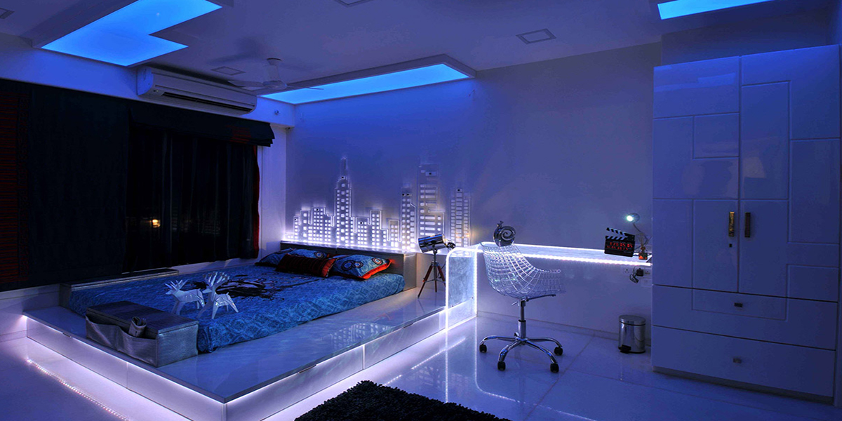 Trang trí đèn led trong lọ thuỷ tinh gần đèn ngủ