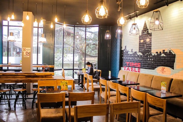 Đèn trang trí quán cafe tạo nên dấu ấn riêng biệt cho quán 