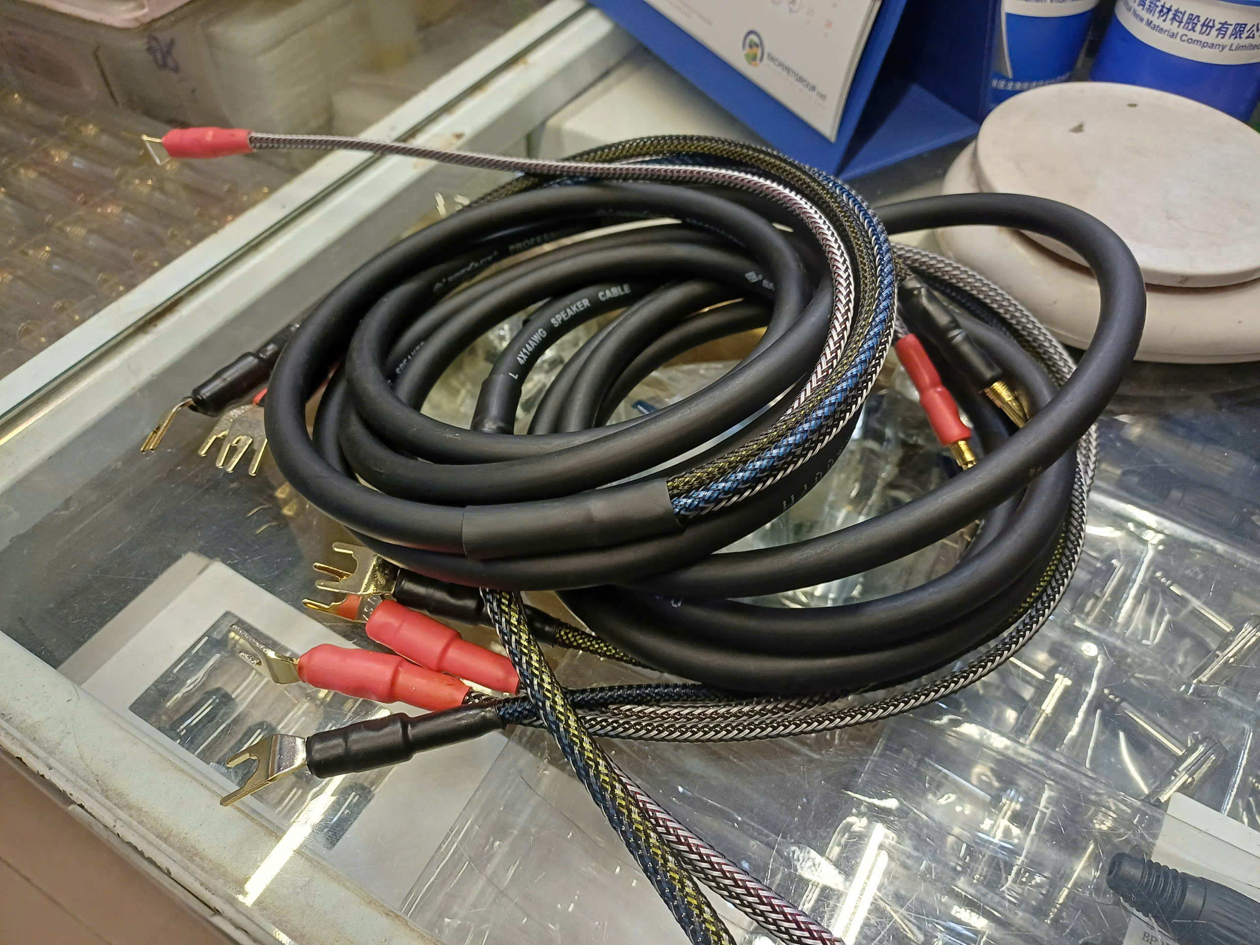 Dây loa Bi-Wire EXACT-TH191 4×14AWG (4C × 2.077mm²) – 2 đầu bắp chuối răng cưa ra 4 đầu càng cua