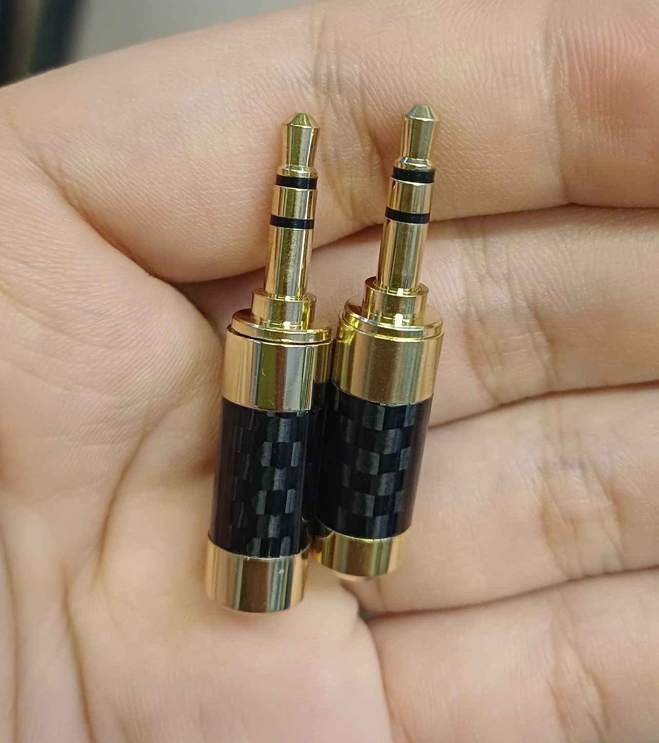 Jack 3.5mm Stereo hàn dây | Vỏ Carbon Fiber mạ vàng