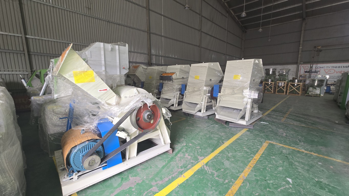 may-bam-nhua-cau-tao-va-vai-tro-trong-nganh-tai-che-nhua