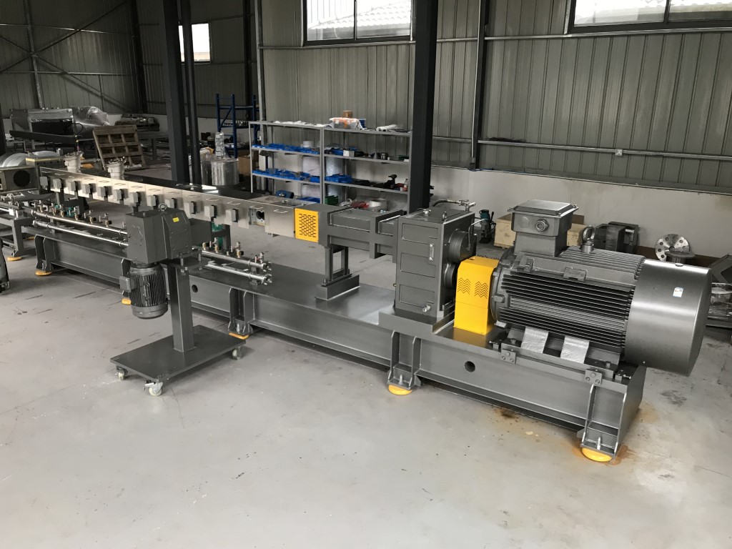 may-tao-hat-nhua-pvc-mem