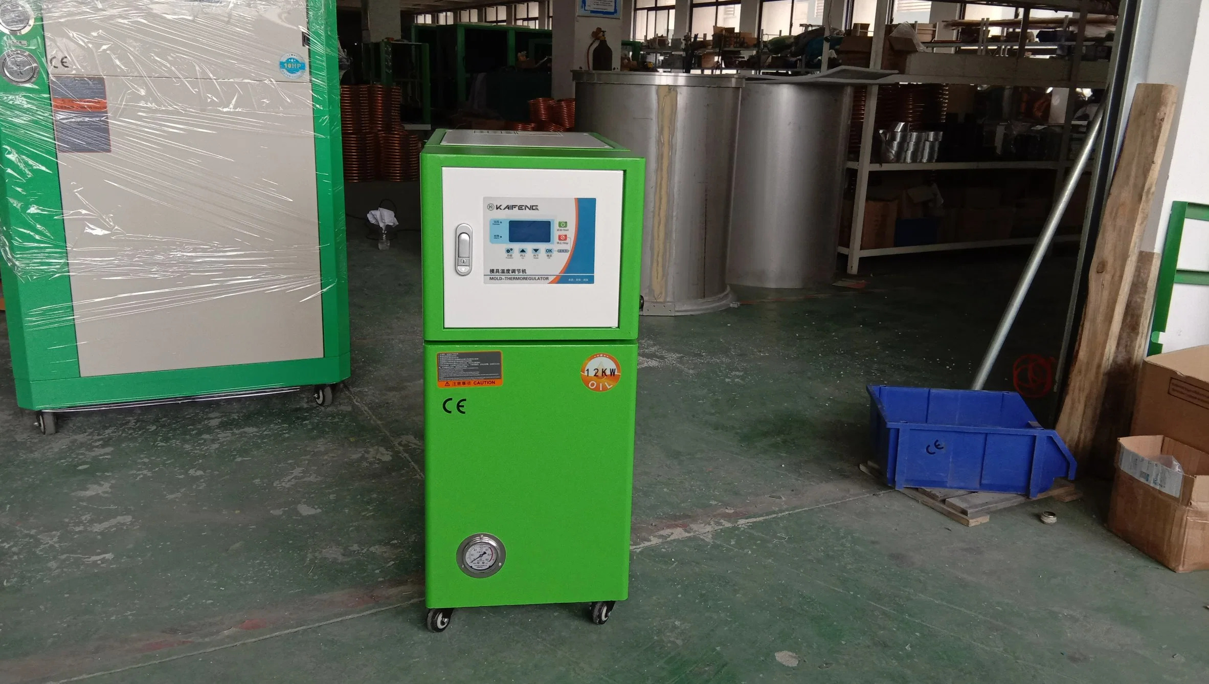 may-khong-che-nhiet-do-khuon-ep-nhua-giai-phap-cho-san-pham-ep-phun