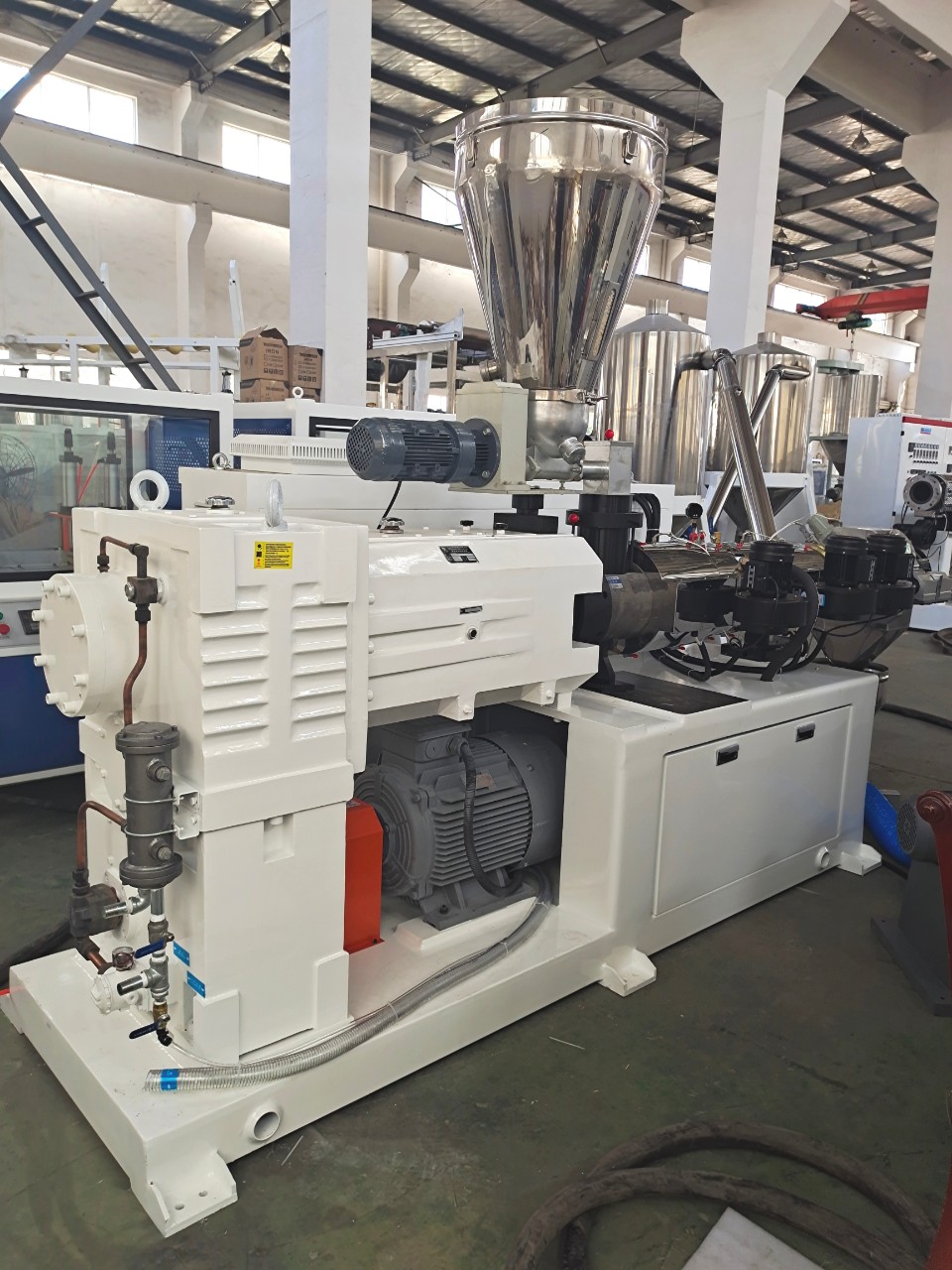 ma-y-ta-o-ha-t-pvc-tu-bo-t-cha-t-luo-ng-cao-to-i-uu-nha-t-thi-truo-ng-trong-nuo-