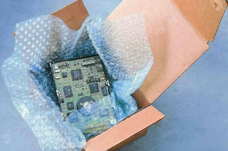 may-tao-hat-nhua-chong-tinh-dien-va-ung-dung-trong-san-xuat-mang-nhua