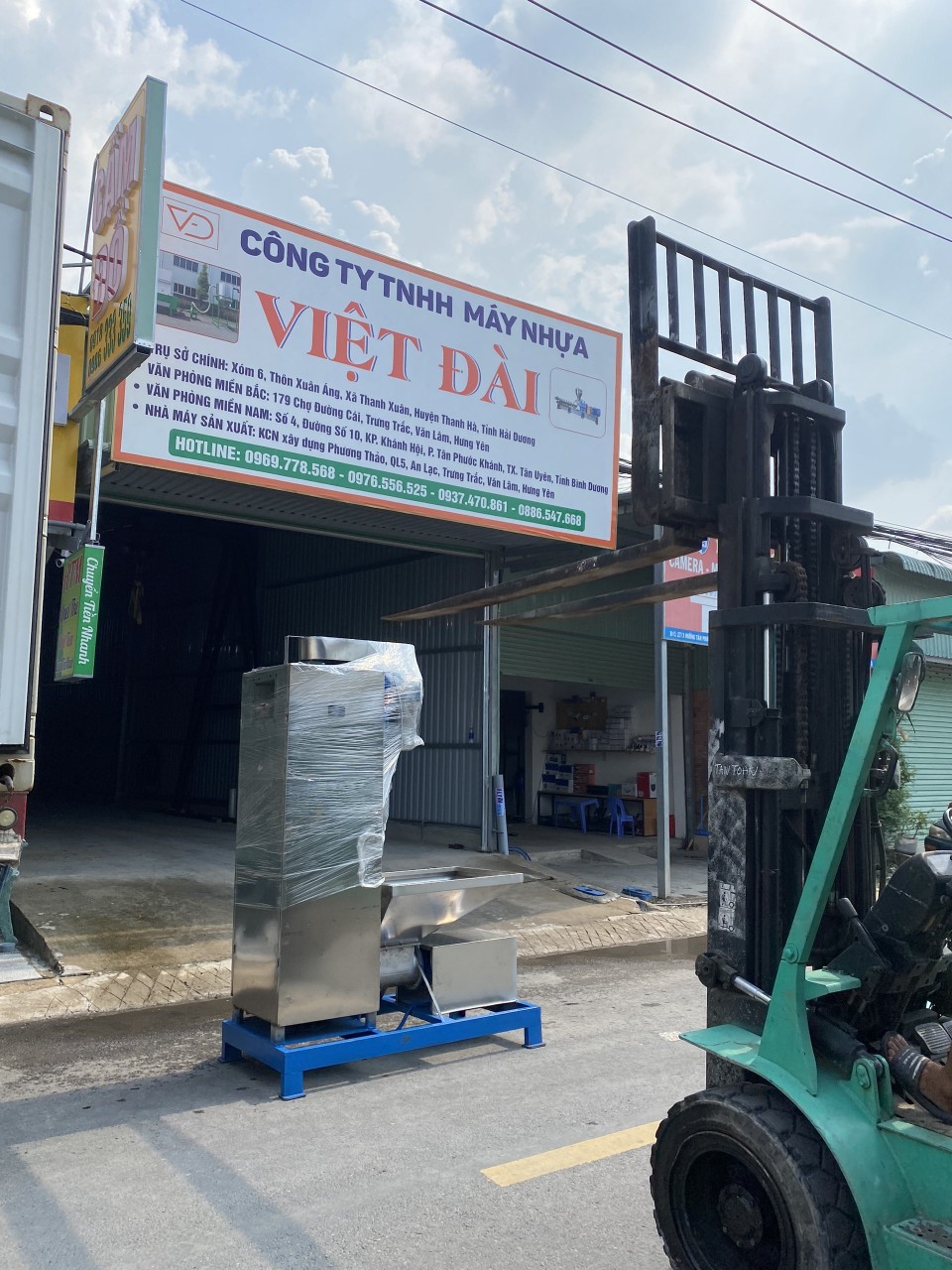 day-chuyen-san-xuat-ong-xoan-luon-day-dien-theo-chuan-quoc-te