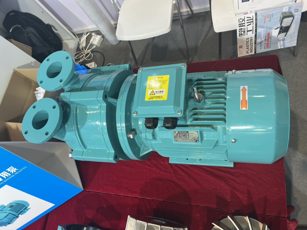 motor-bom-chan-khong-su-dung-trong-nganh-nhua