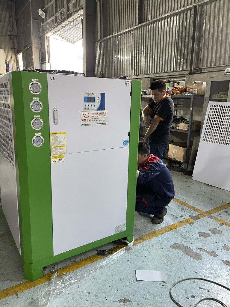 chiller-giai-phap-lam-mat-toi-uu-cho-nganh-nhua