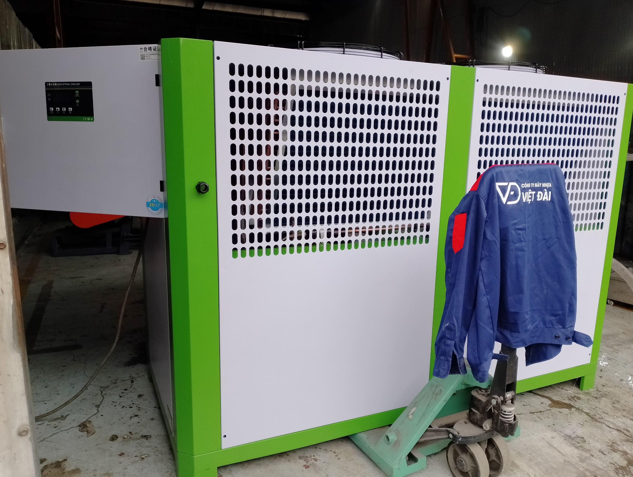 chiller-la-gi-moi-thu-ban-can-biet-ve-he-thong-chiller