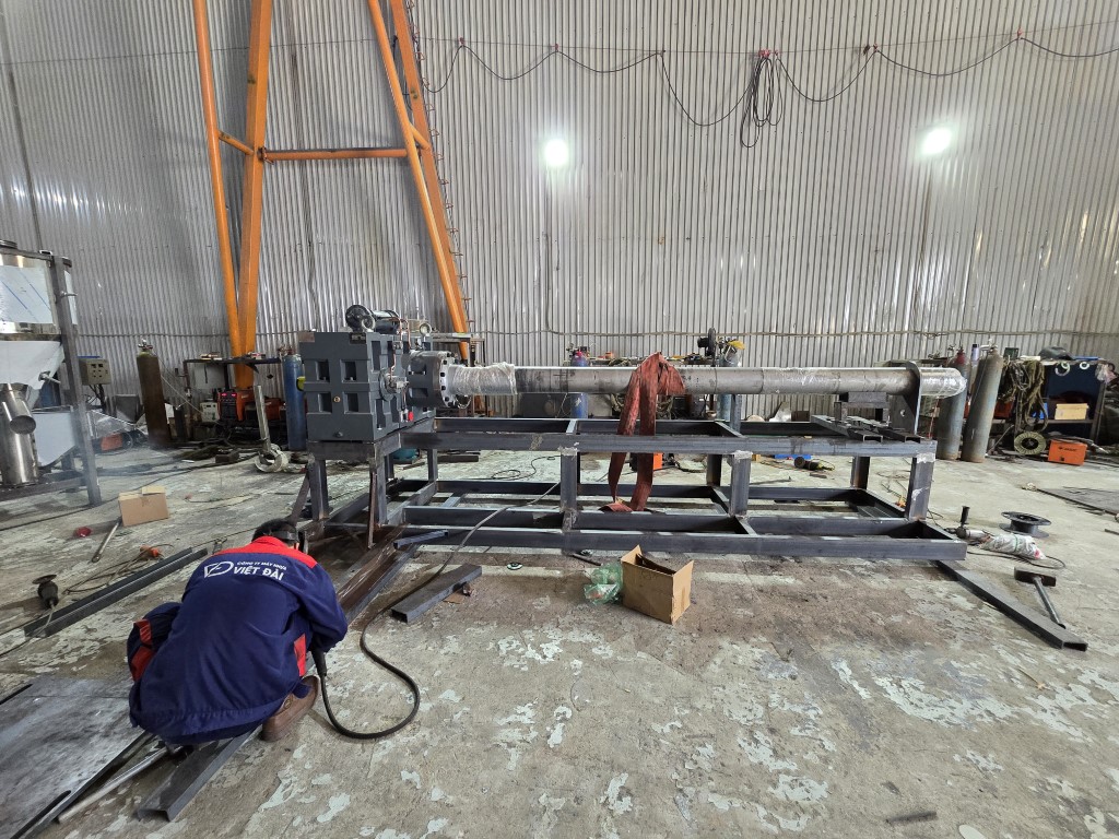 Máy đùn tạo hạt nhựa được máy nhựa Việt Đài gia công và sản xuất