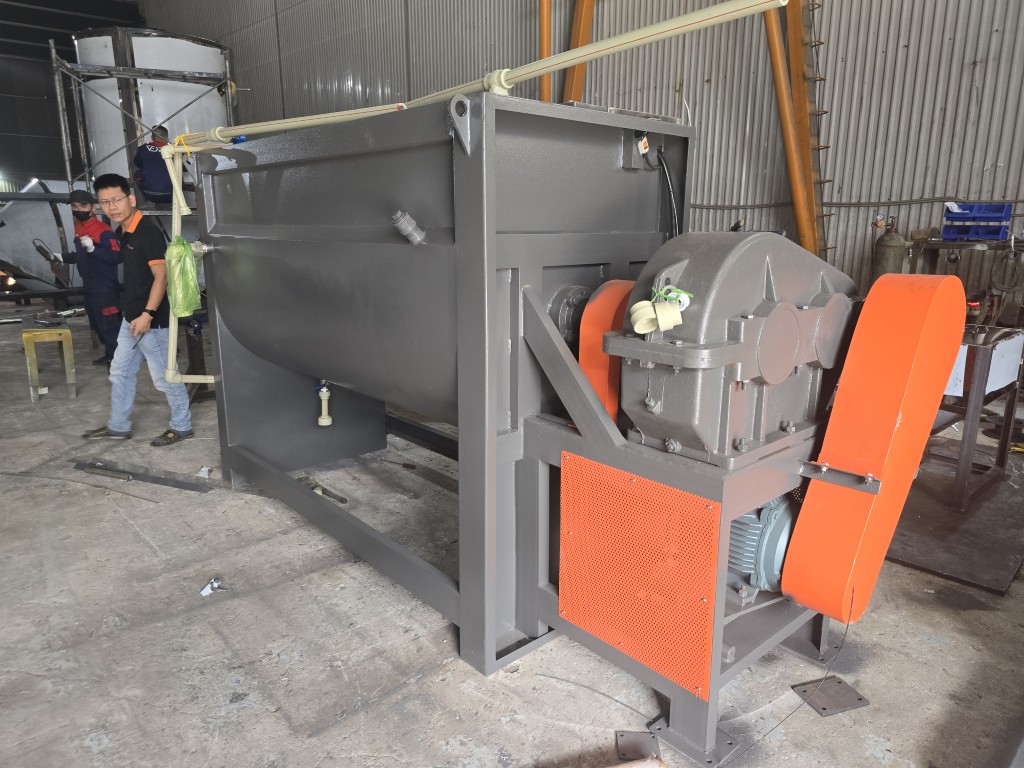 máy trộn nhựa trục ngang