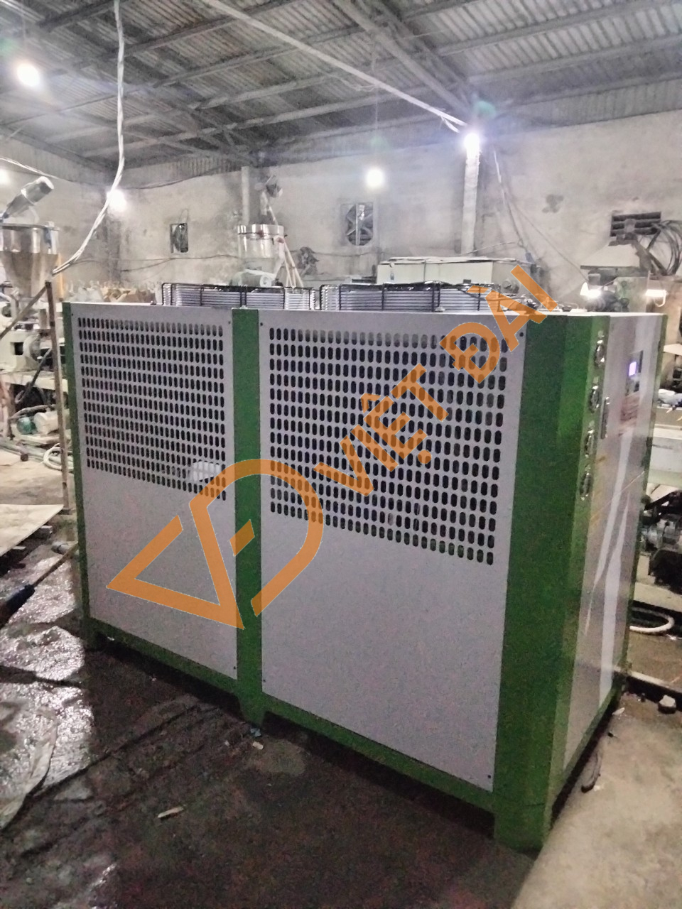 Máy làm mát (chiller) cho hệ thống sản xuất các sản phẩm nhựa thương hiệu Việt Đài
