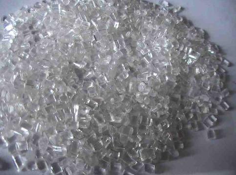 Hạt nhựa PET tái chế có màu đục hơn hạt nhựa nguyên sinh, do có lẫn tạp chất