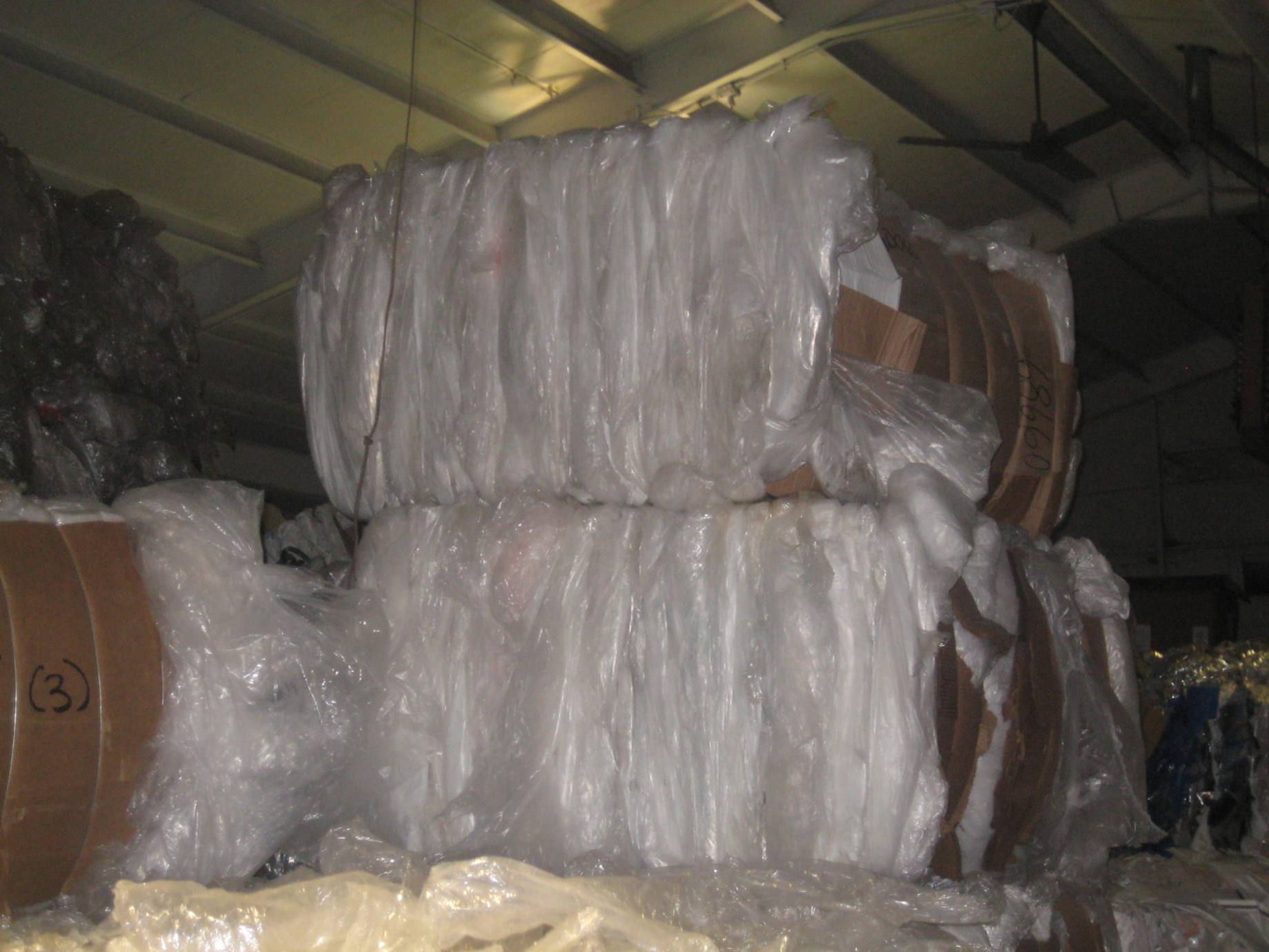 Màng nhựa thường làm từ LDPE và LLDPE