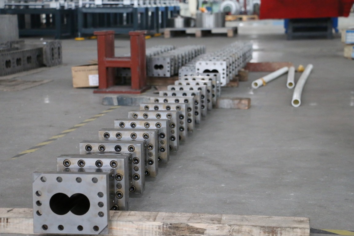 Nòng trục máy đùn trục vít đôi