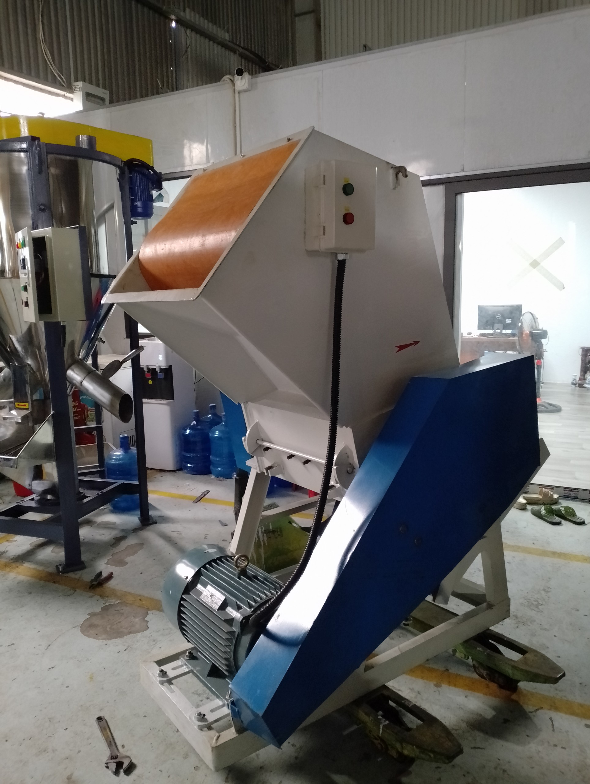 Máy băm nhựa đa năng (băm ướt)