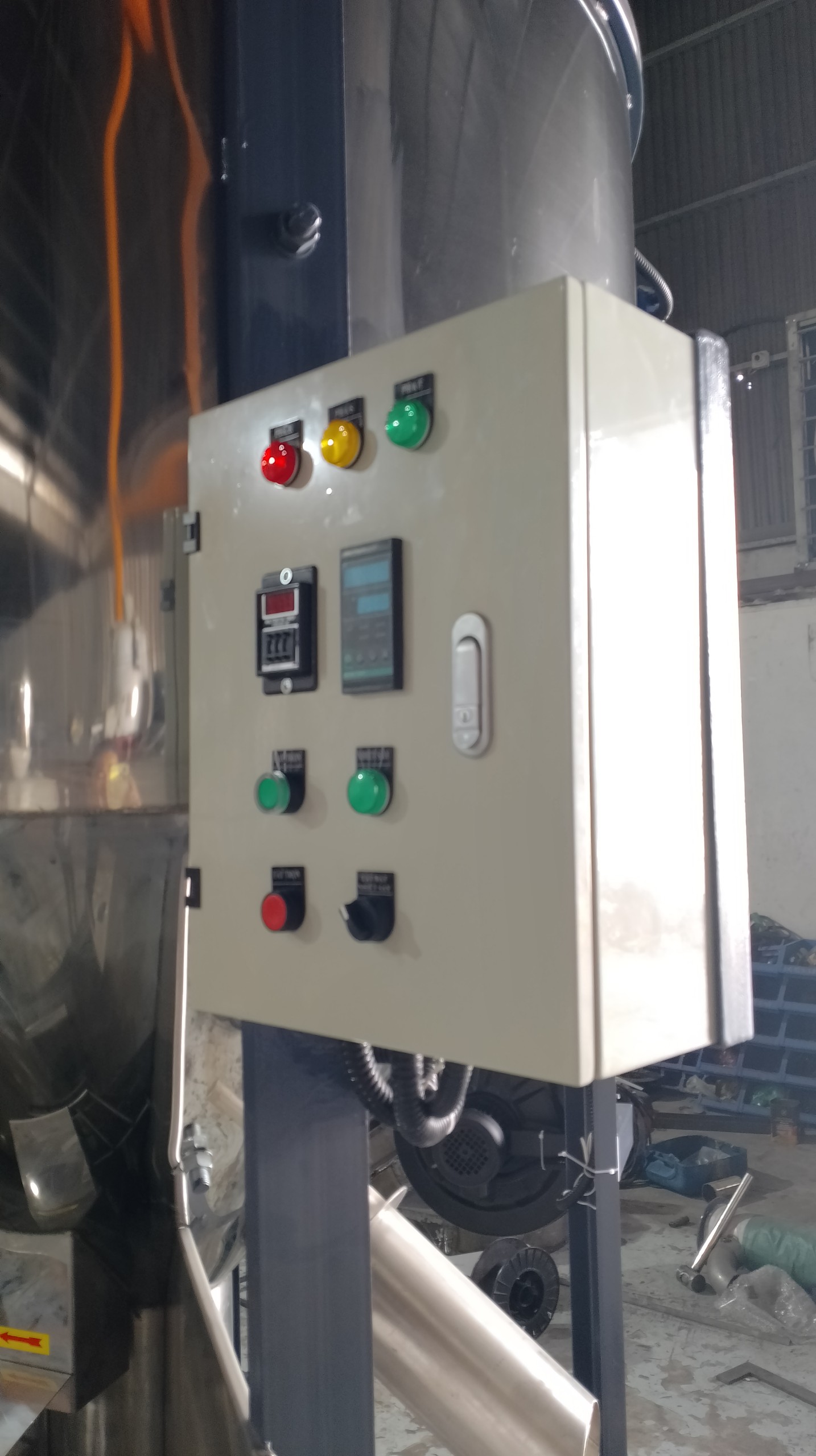 Tủ điện điều khiển của thùng trộn sấy nhựa