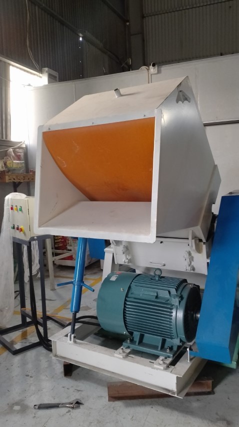 máy băm chai lọ nhựa, kết cấu đơn giản