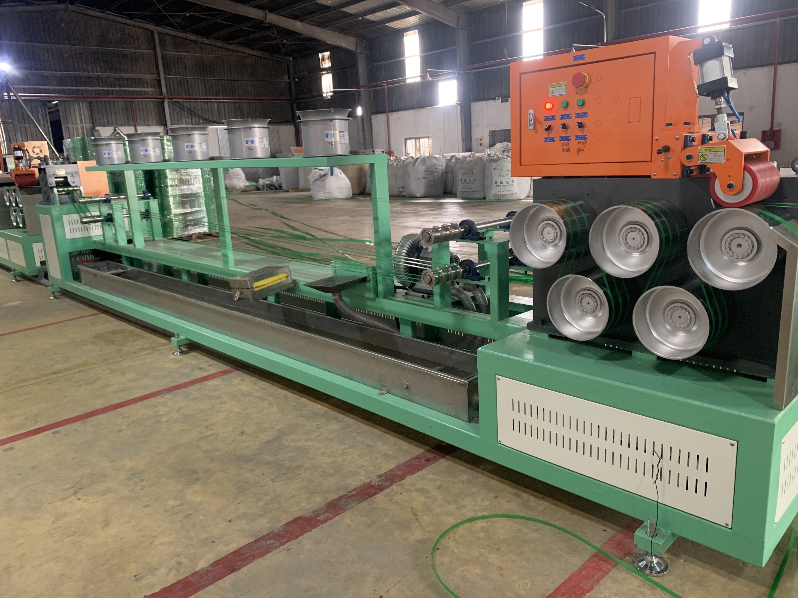 Máy cuộn trong hệ thống sản xuất đai nhựa PP